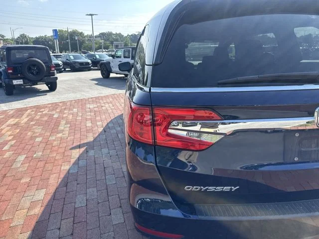 Used 2018 Blue Honda EX image 10