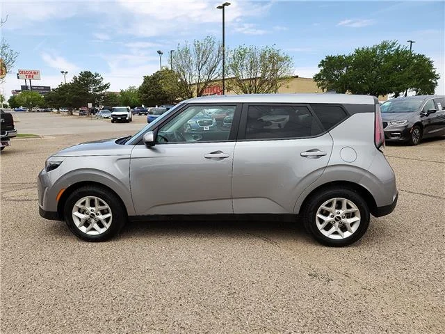 Used 2024 Gravity Gray KIA LX (IVT) image 2