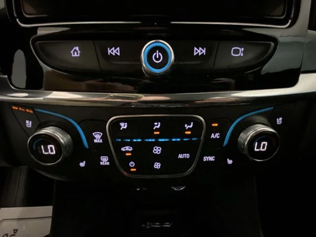 Used 2019 Silver Chevrolet Premier image 19