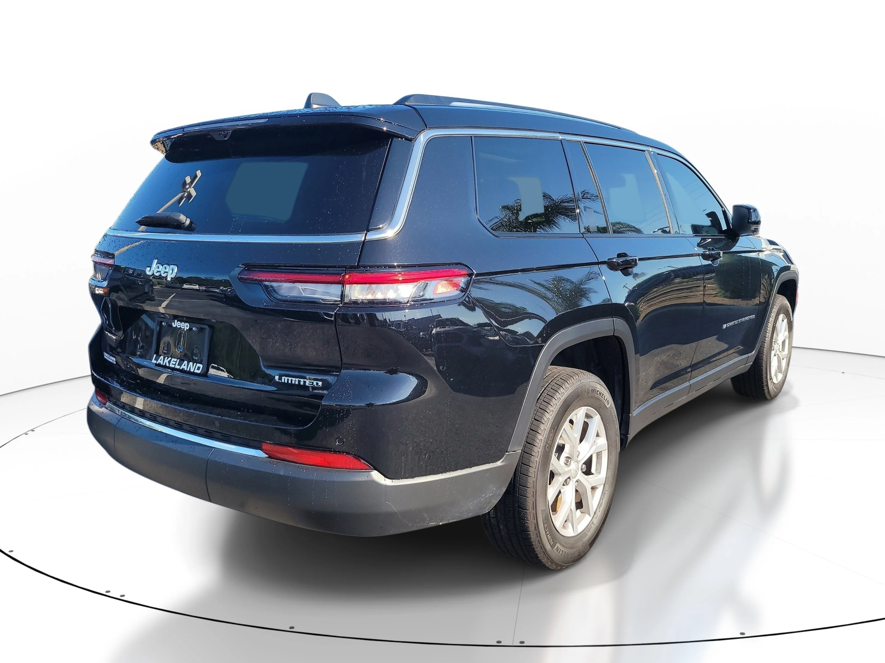 Used 2023 Diamond Black Crystal Pearlcoat Jeep Limited image 4