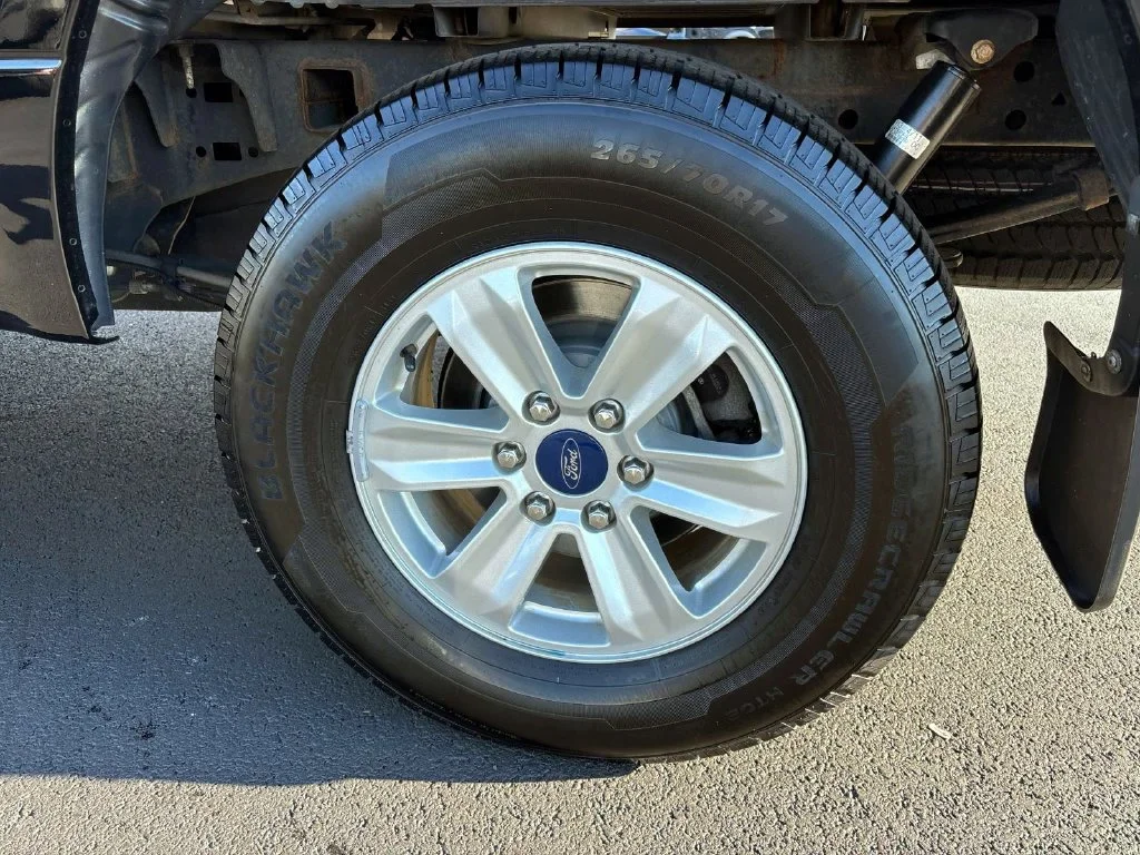 Used 2017  Ford XLT image 7