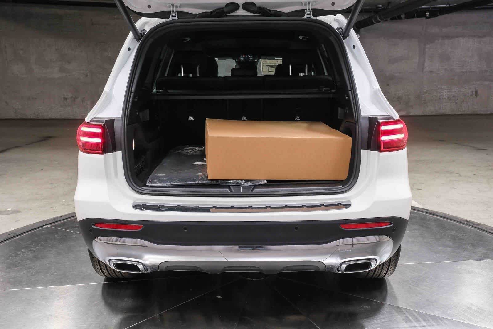 New 2026 Polar White Mercedes-Benz GLB 250 image 31