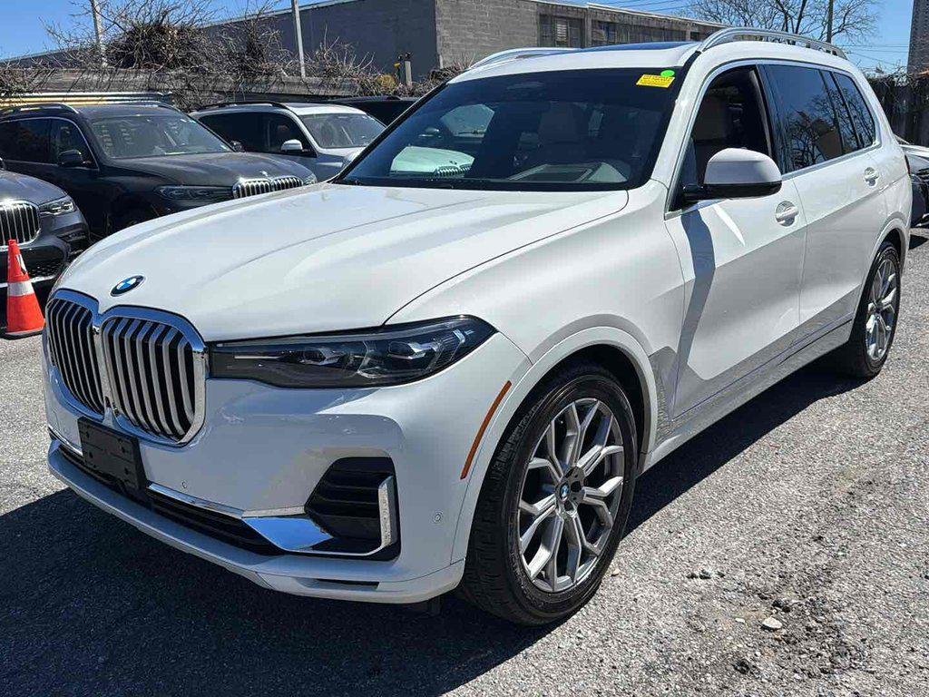 2022 BMW X7 xDrive40i's photo