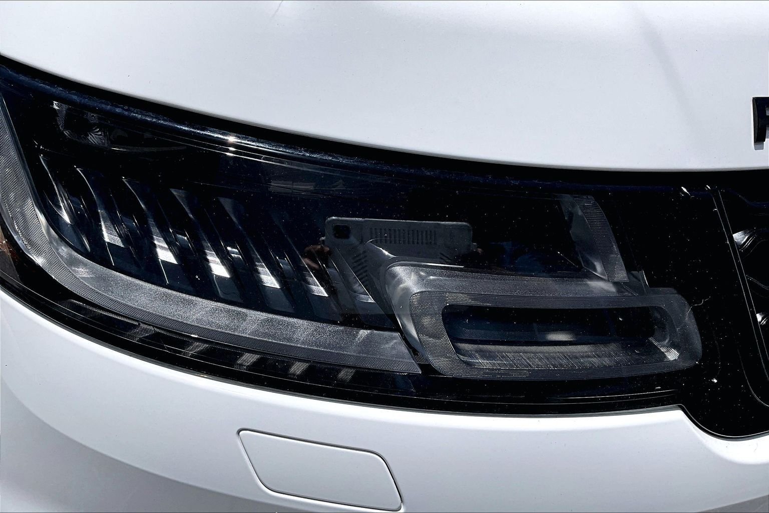 Used 2022 White Land Rover HSE Silver Edition image 28
