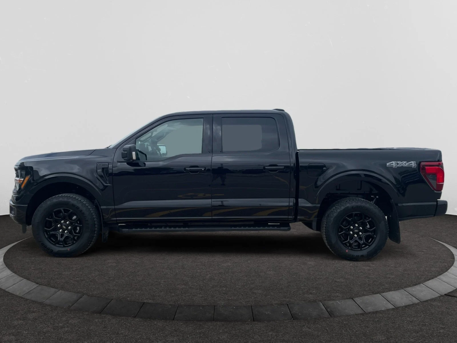 New 2026 Agate Black Metallic Ford XLT image 2