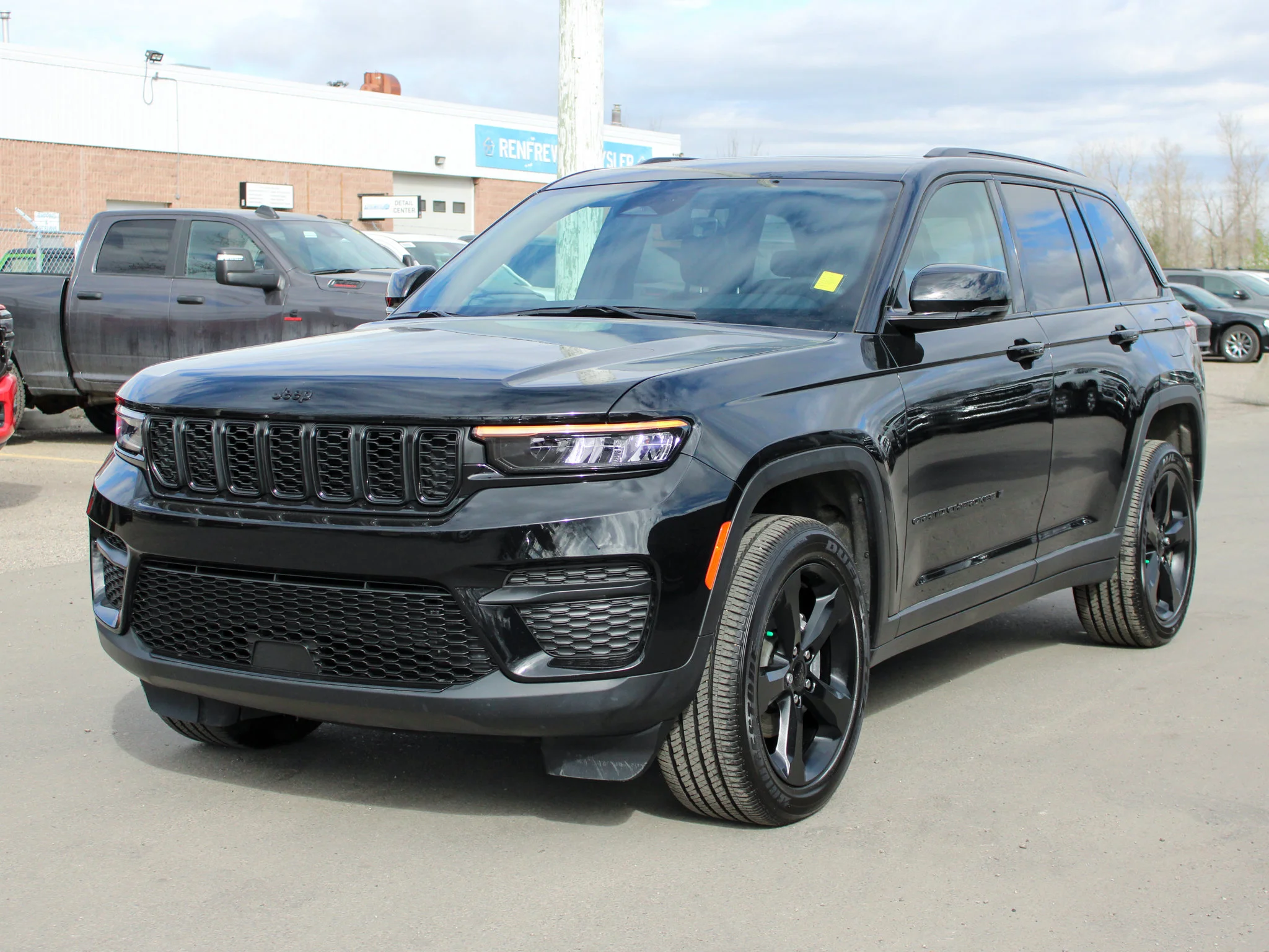 Certified Used 2025 Black Jeep Altitude * V6 | Heated Seats | Trailer Tow Package  | Wireless Charger | Sunroof | Adaptive Cruise image 12