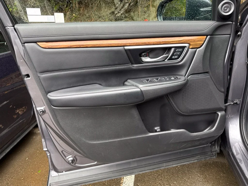 Used 2019 Modern Steel Metallic Honda Touring image 16