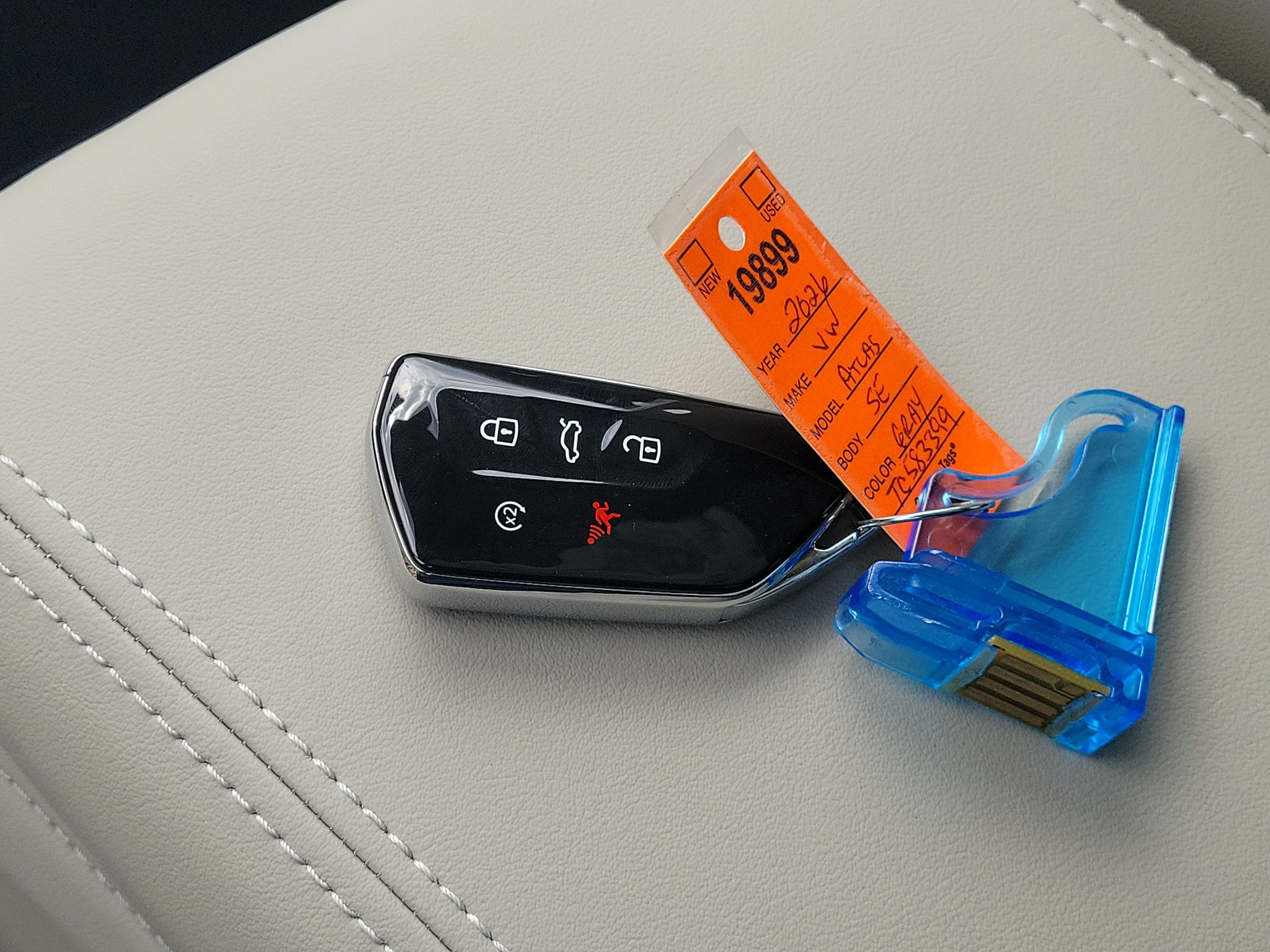 New 2026 Gray Volkswagen SE w/Technology image 25