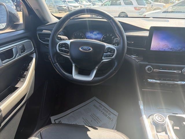 Used 2020 Black Metallic Ford Limited image 26