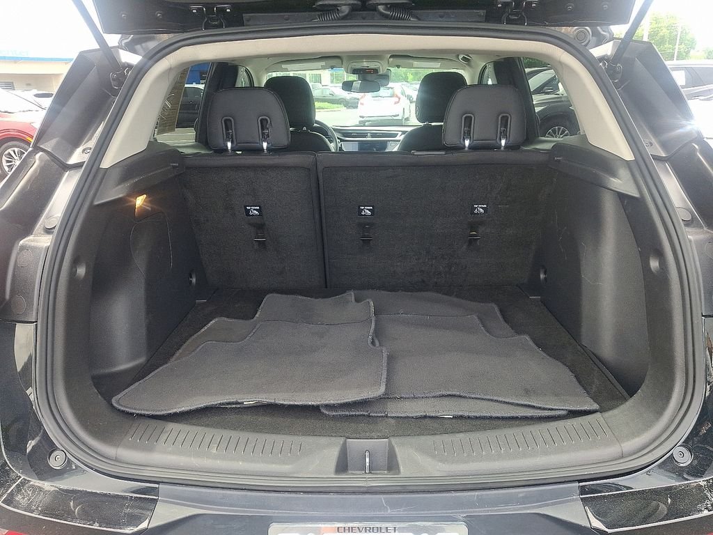 Used 2023 Black Buick Preferred image 29