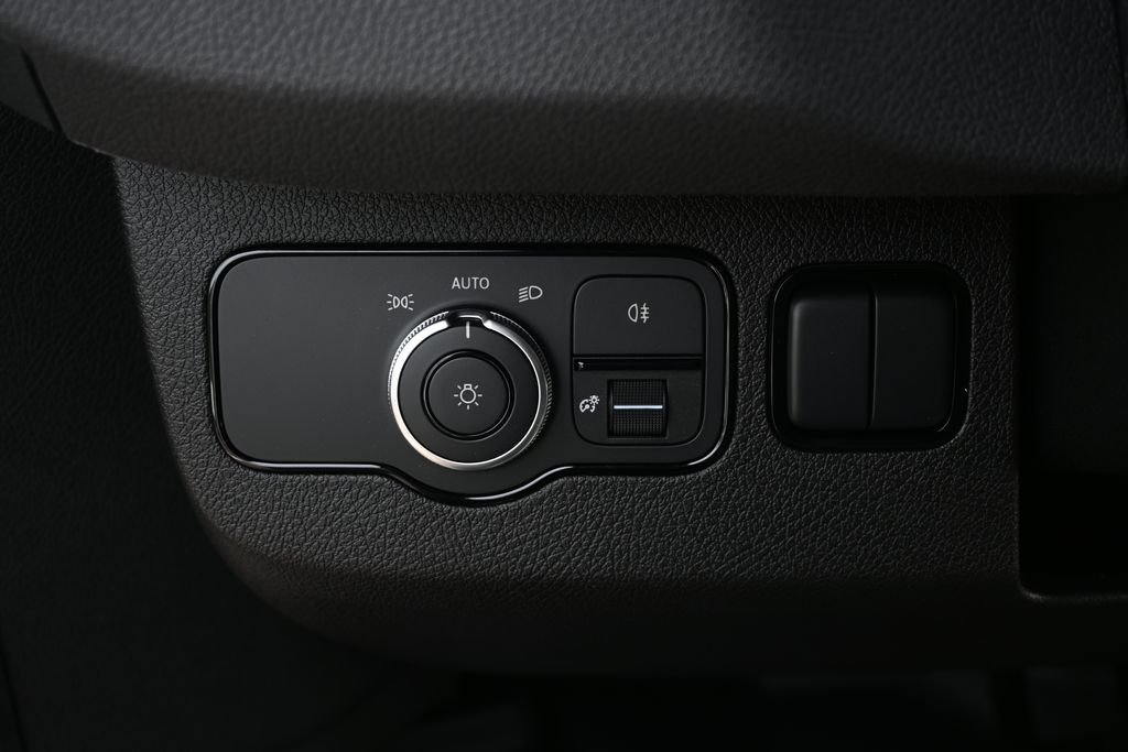 New 2026 Arctic White Mercedes-Benz Cargo 170 WB image 9