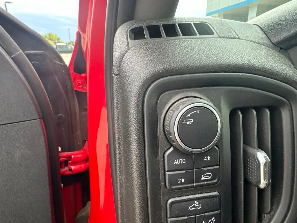 Used 2022 Red Chevrolet Custom image 10