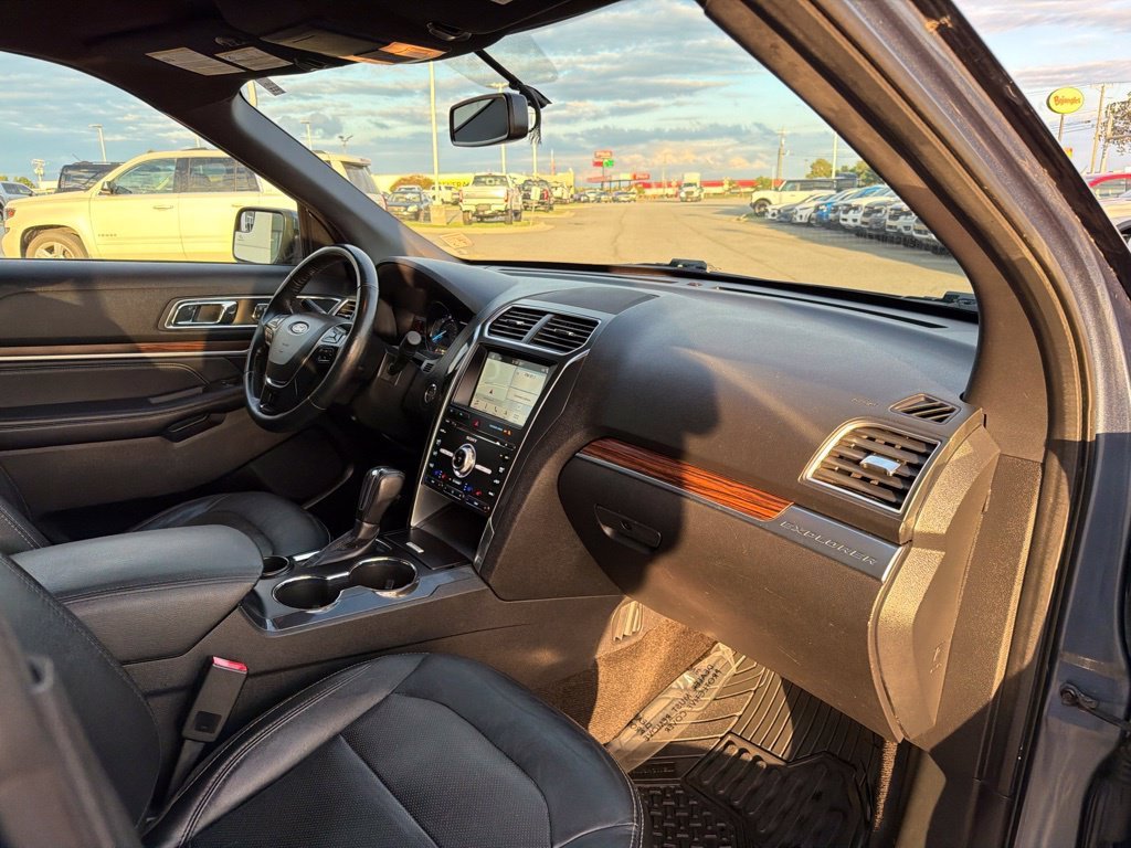 Used 2018 Blue Metallic Ford Limited image 23