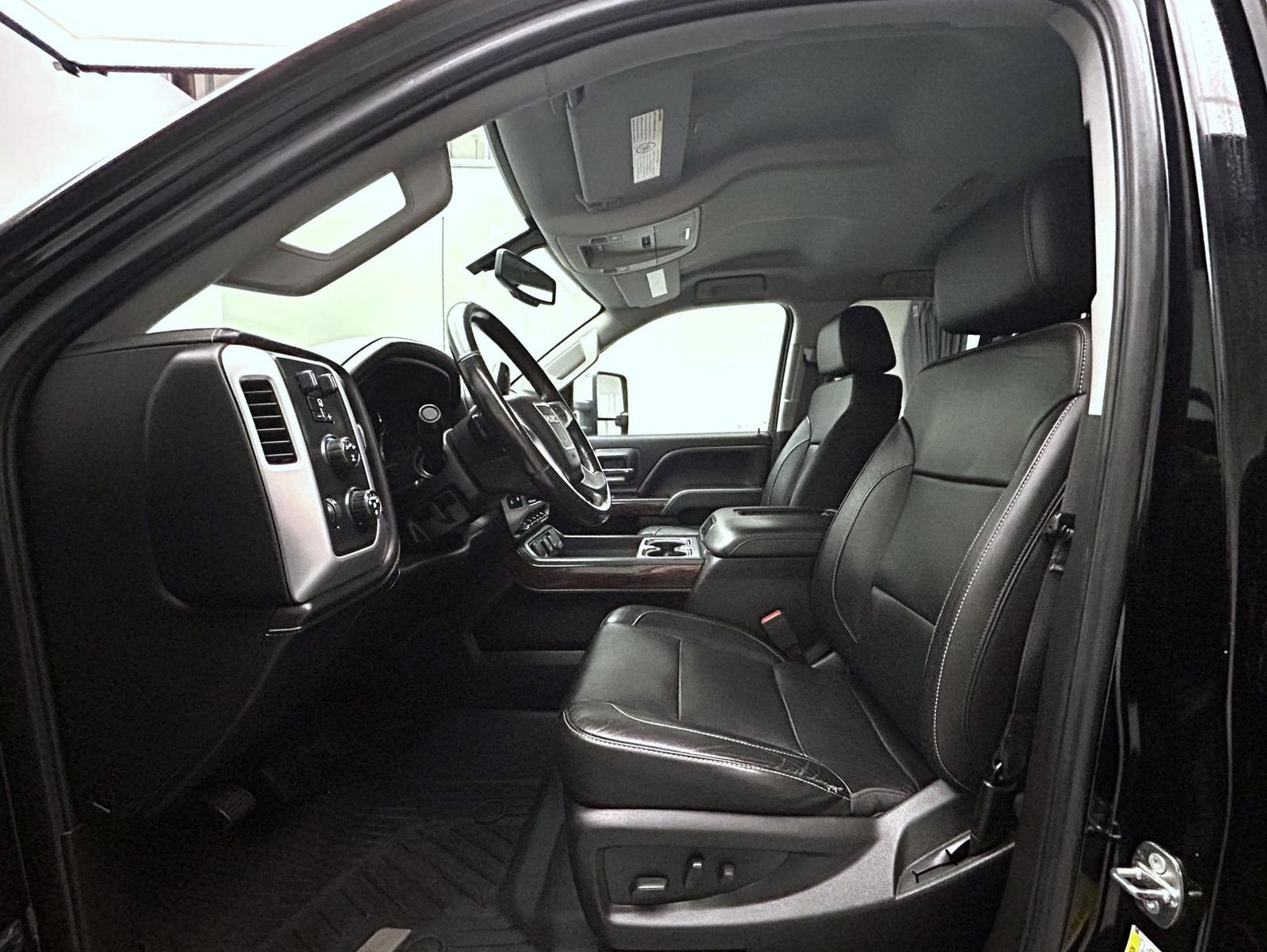 Used 2018 Black GMC SLT image 10