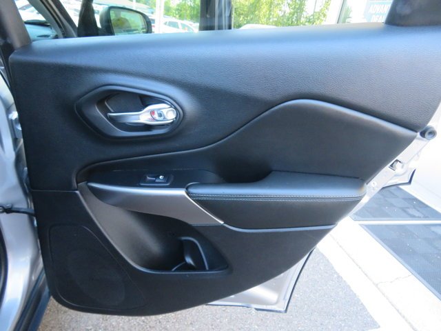Used 2019 Gray Jeep  image 9