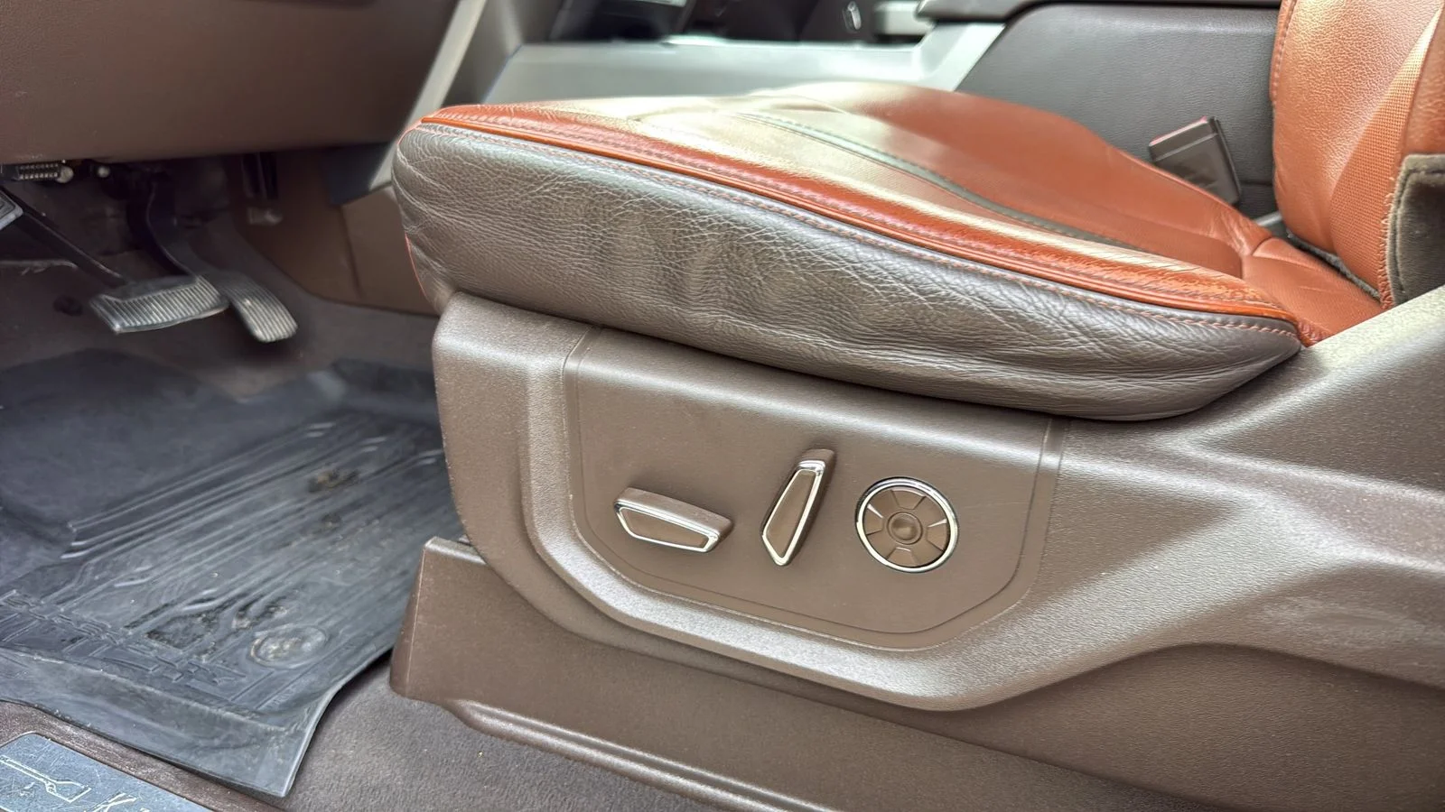 Used 2019 Gray Ford King Ranch image 10