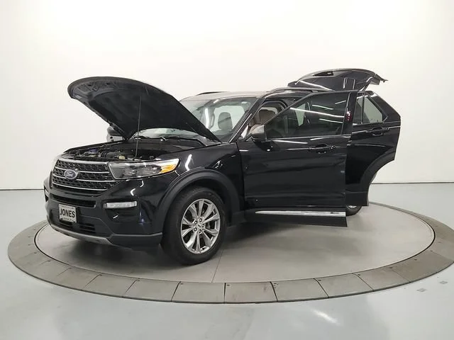Used 2023 Agate Black Metallic Ford XLT image 12