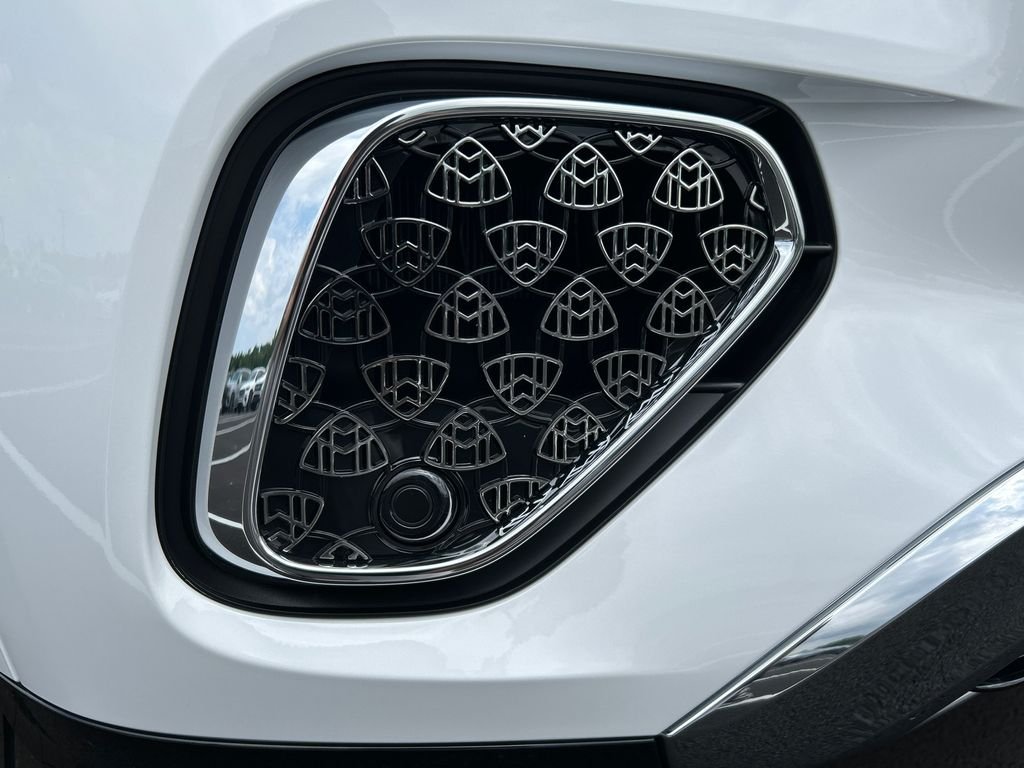 New 2026 MANUFAKTUR Moonlight White Metallic Mercedes-Benz Maybach GLS 600 image 33