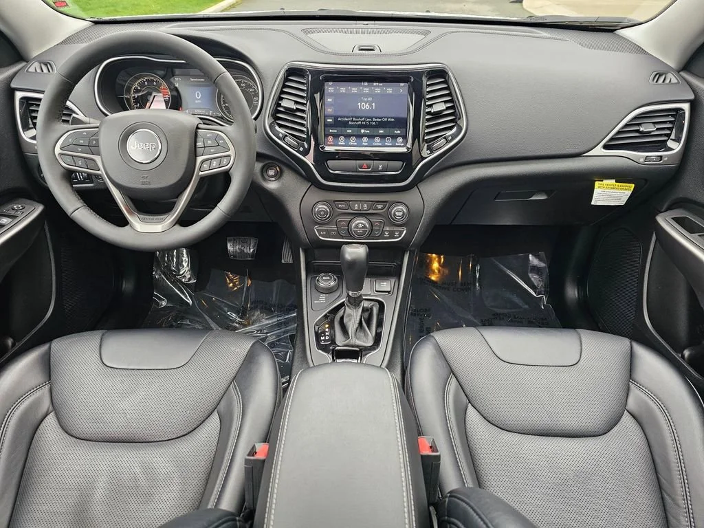 Used 2022  Jeep Limited image 17