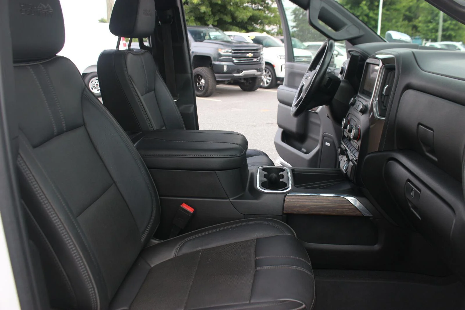 Used 2023 IRIDESCENT PEARL TRICOAT Chevrolet High Country image 39