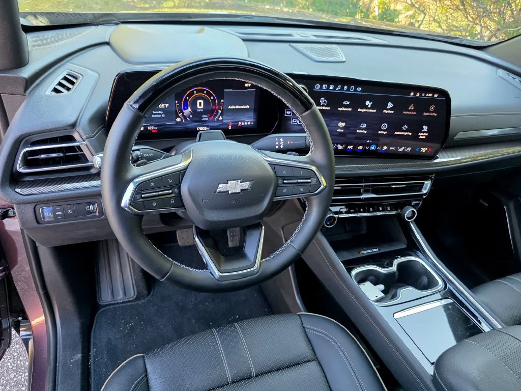 Used 2025 Stardust Metallic Chevrolet High Country image 19