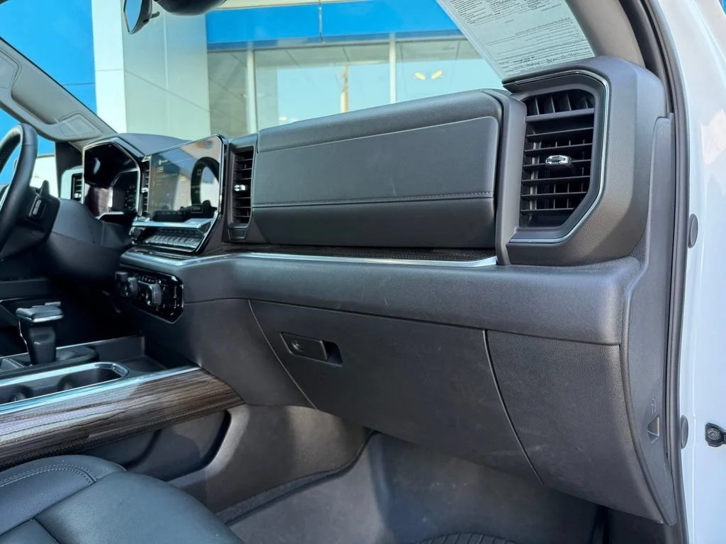 Used 2025 Summit White Chevrolet RST image 15