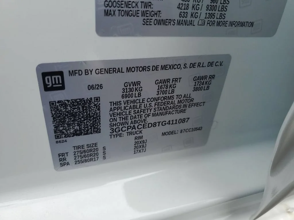 New 2026 Summit White Chevrolet LT image 40