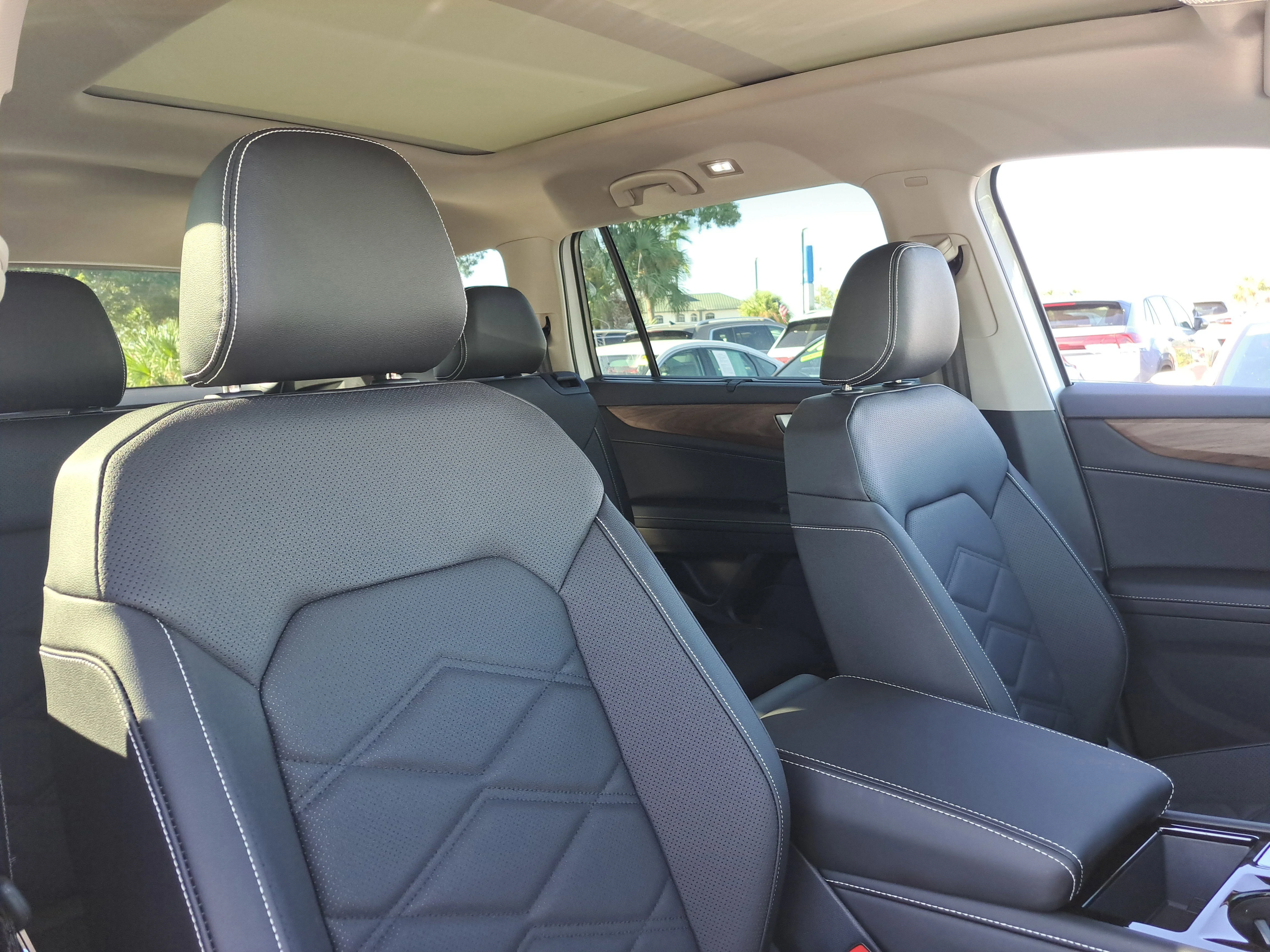 2026 Volkswagen Atlas SE w/Tech - Photo 6