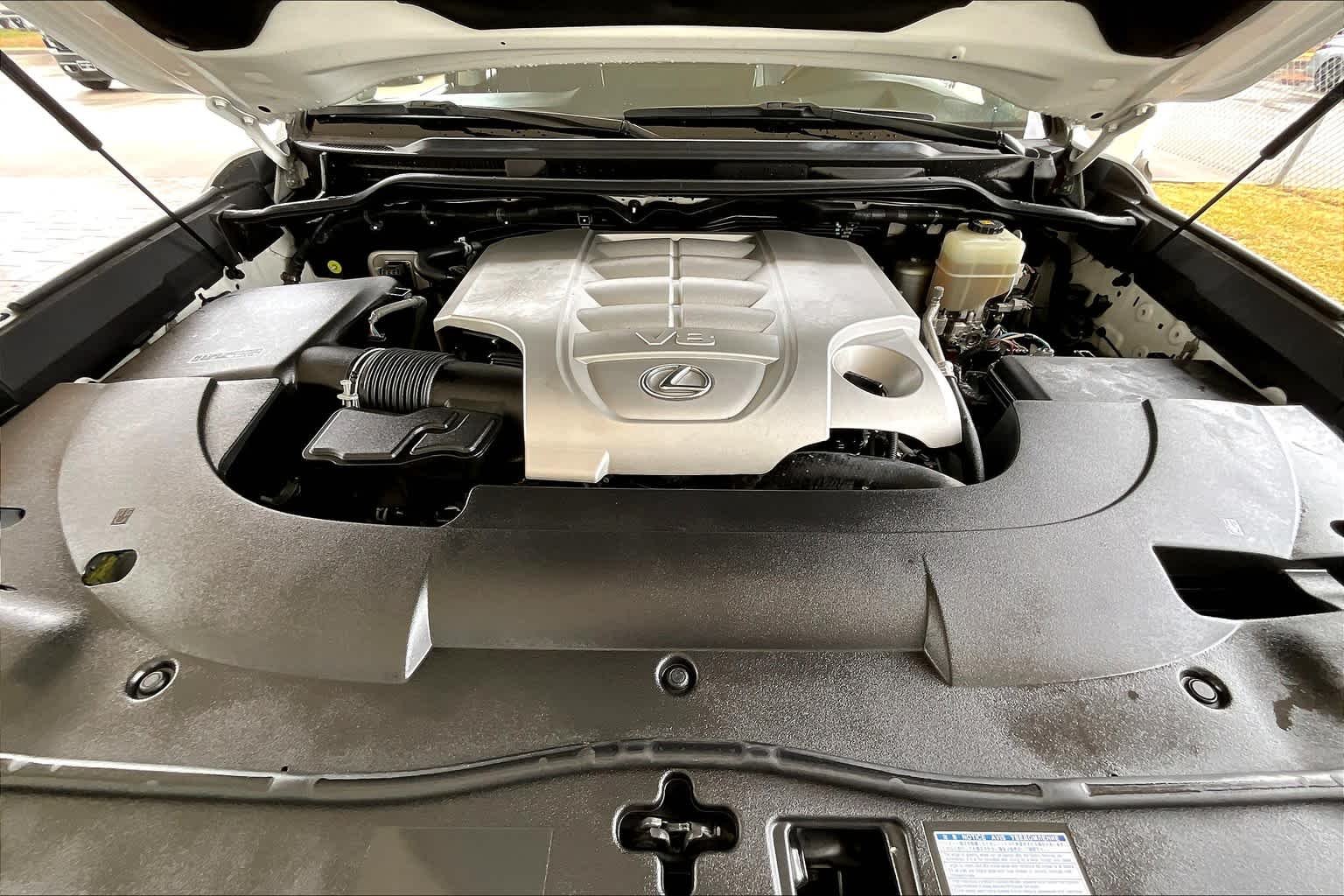 Used 2020 Eminent White Pearl Lexus  image 32