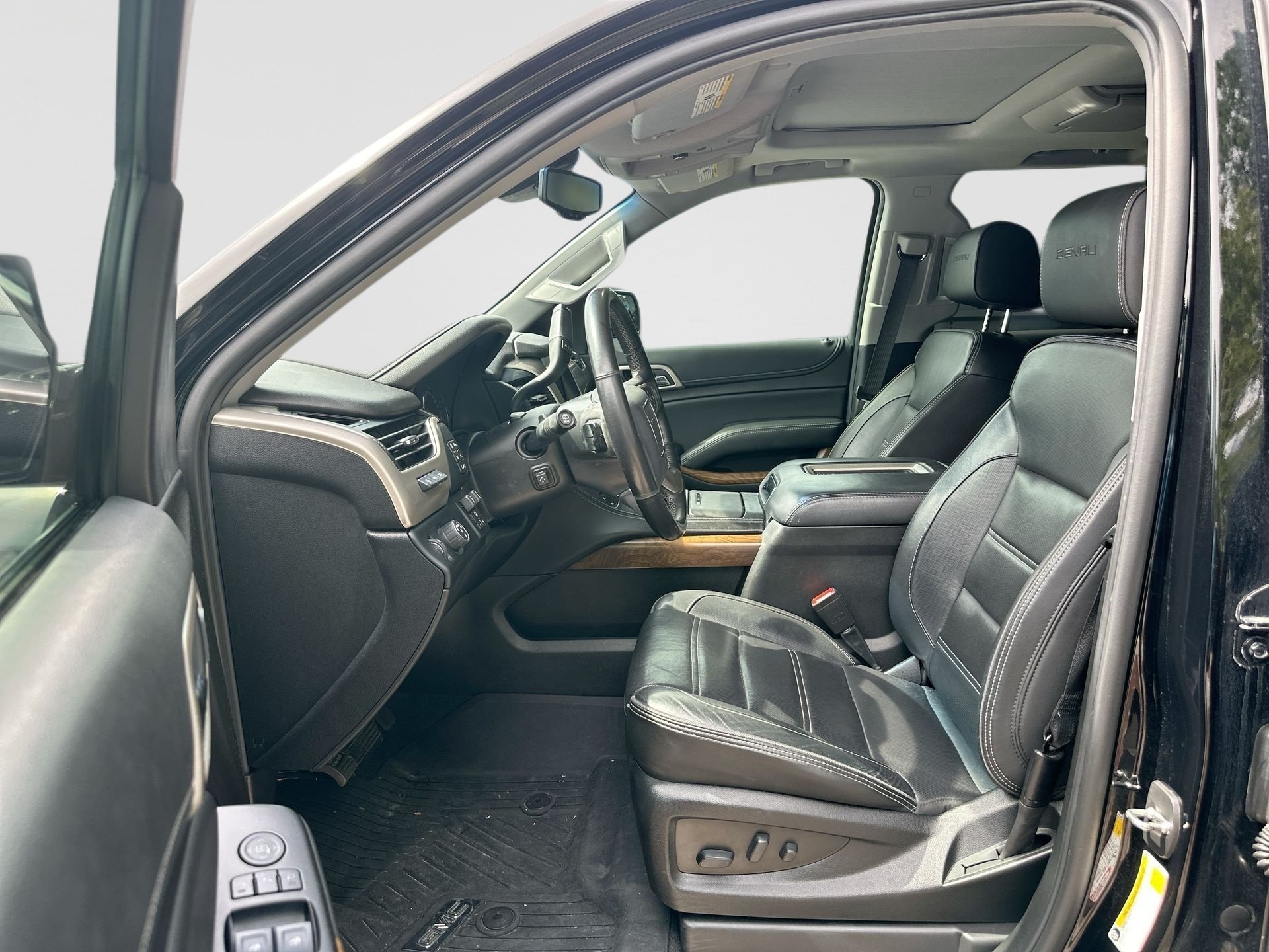Used 2020 ONYX BLACK GMC Denali image 2