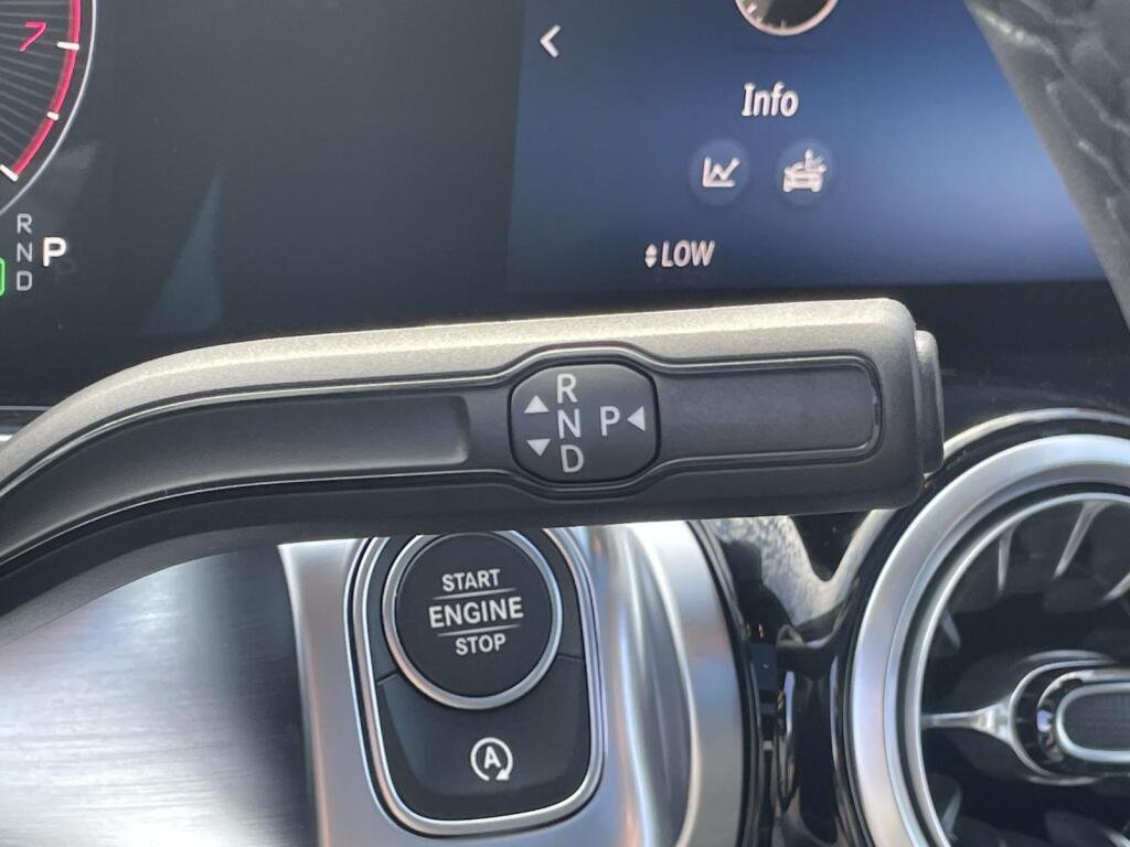 New 2026 Polar White Mercedes-Benz GLB 250 image 34