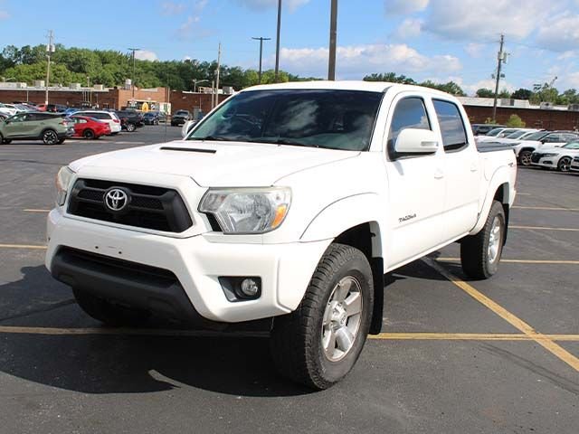 Used 2015 Super White Toyota  image 2
