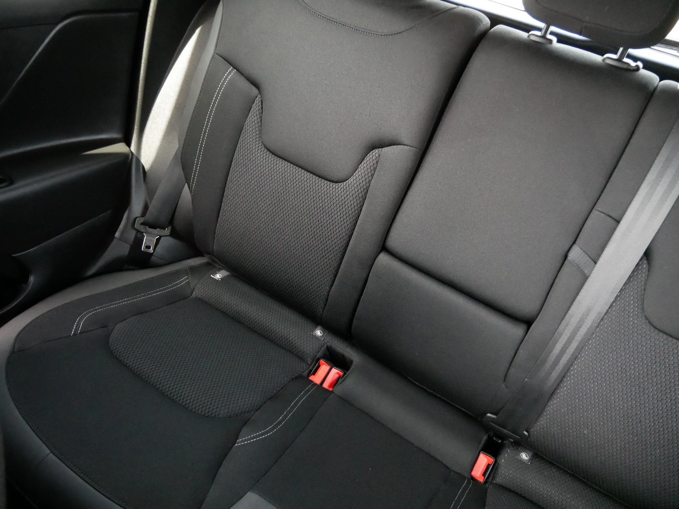 Used 2022 Sting-Gray Clearcoat Jeep Altitude image 12