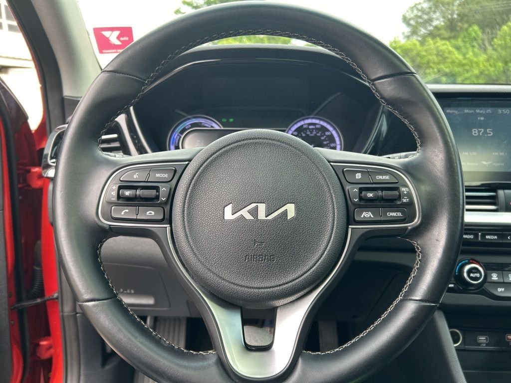Used 2022 Orange Kia LXS image 12