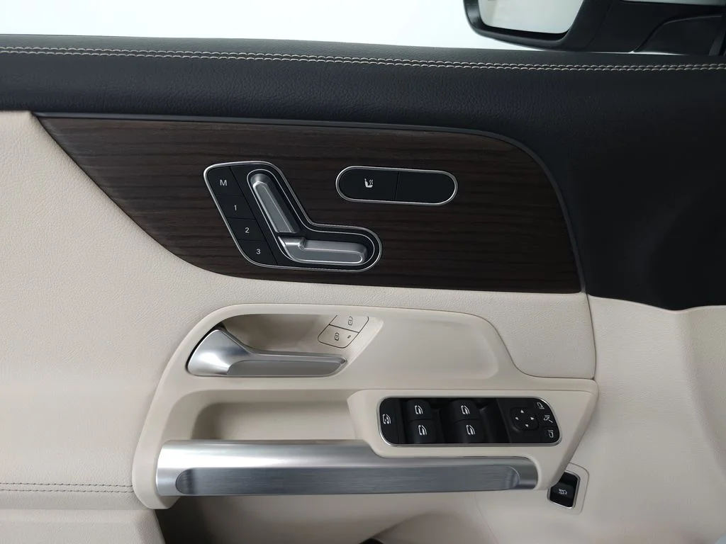New 2026 Polar White Mercedes-Benz GLB 250 image 6