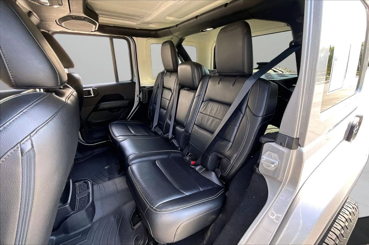 Certified Used 2018 Silver Jeep Sahara image 23