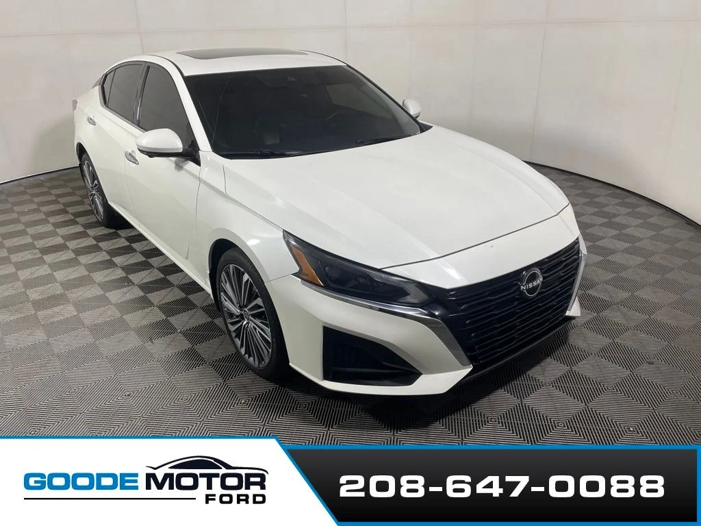 Used 2024 White Nissan 2.5 SL image 1