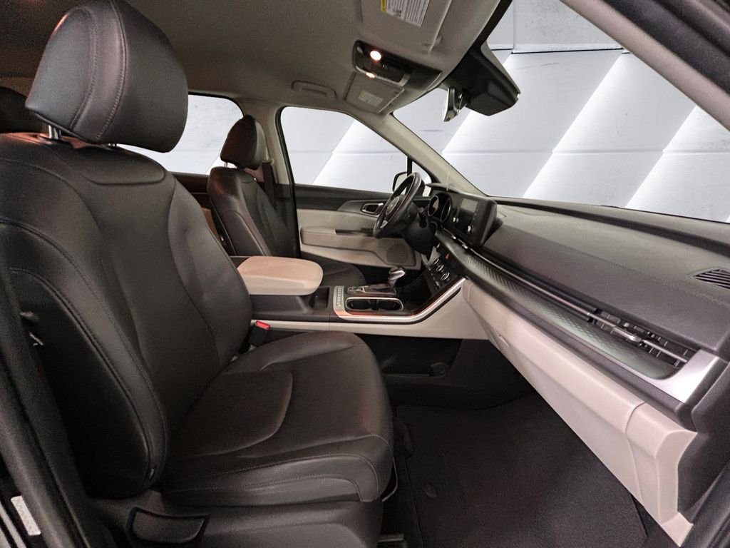 Used 2023 Black Kia LX Seat Package image 13