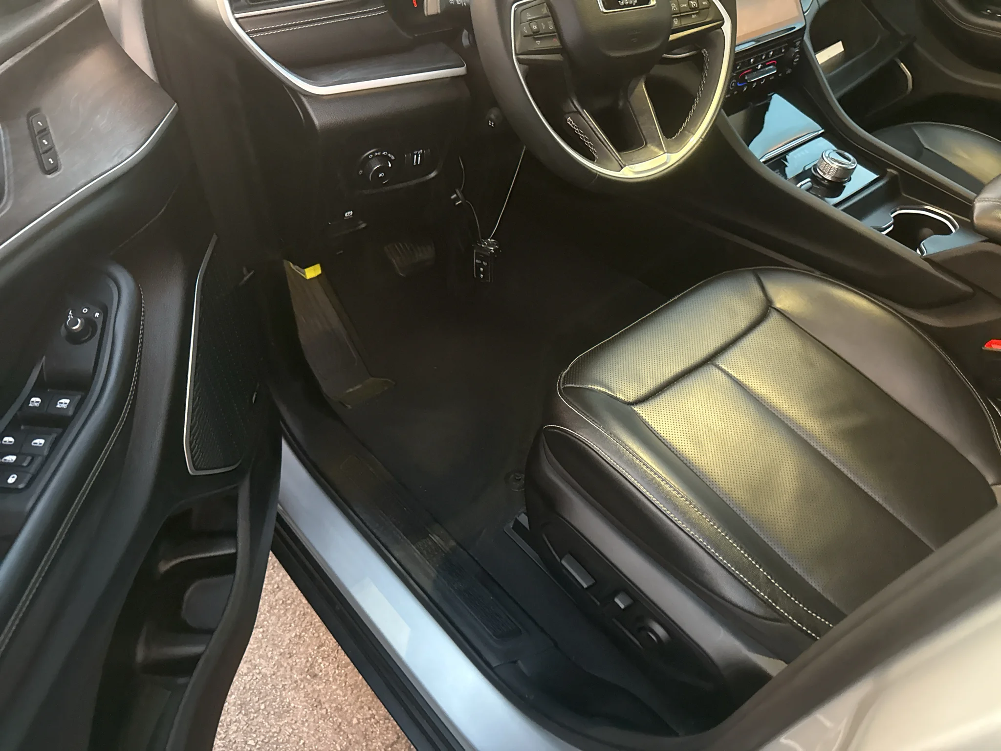 Used 2023 Silver Zynith Jeep Limited image 5