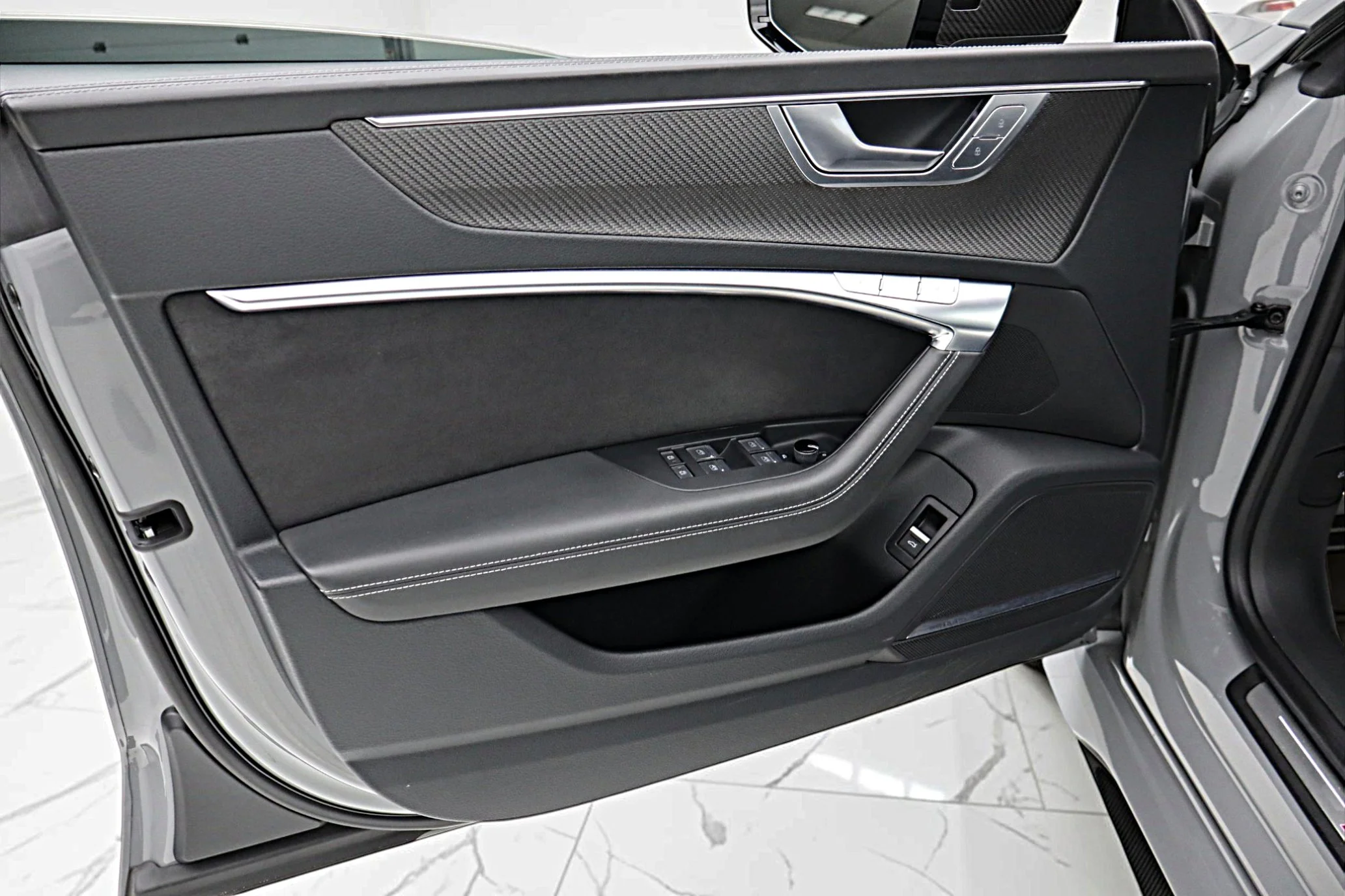 Used 2022 Gray Audi  image 37