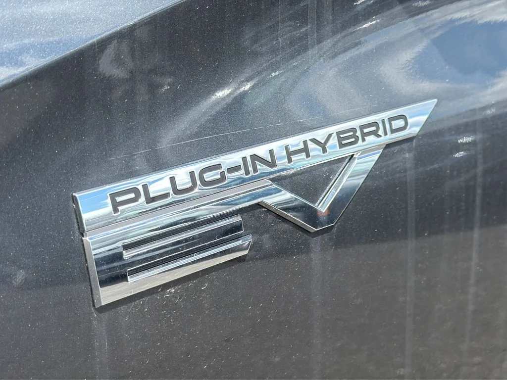 New 2025 Graphite Gray Mitsubishi SE image 29