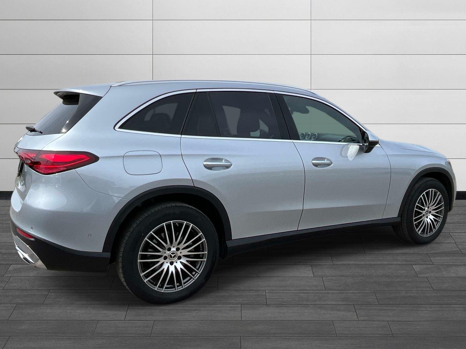 Used 2026 SILVER Mercedes-Benz GLC 300 image 3