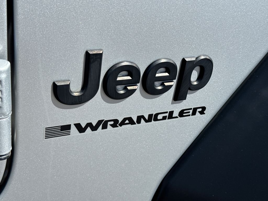 Used 2023 Silver Jeep Sport S image 8