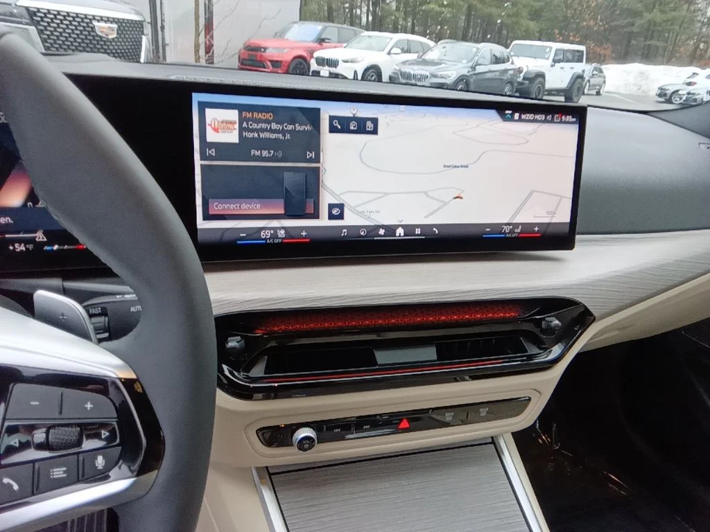 2025 BMW 3 Series 330i - Photo 16
