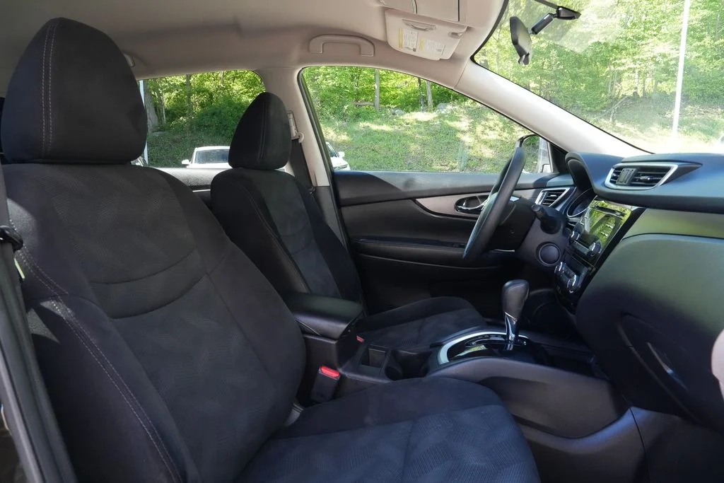 Used 2014 Black Nissan SV image 33
