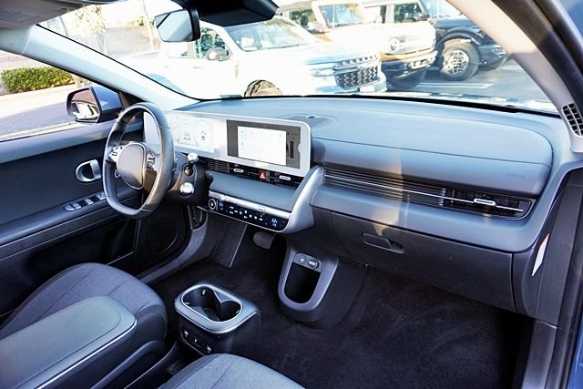 Used 2024 Blue Hyundai SEL image 9