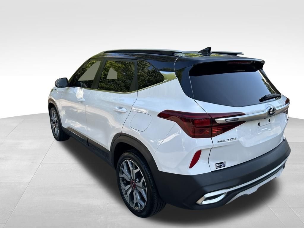 Used 2021 White Kia S image 3