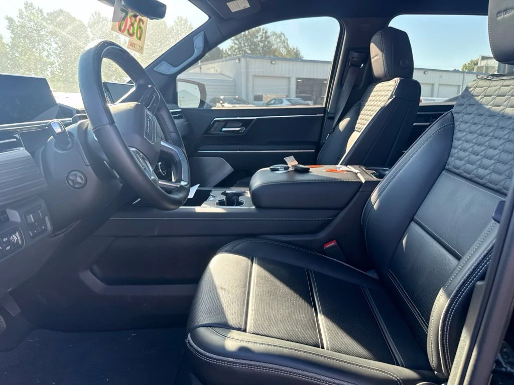 Used 2025 Black GMC Denali image 9