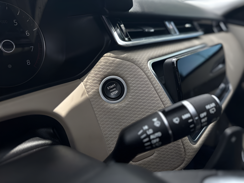 Used 2019  Land Rover S image 15