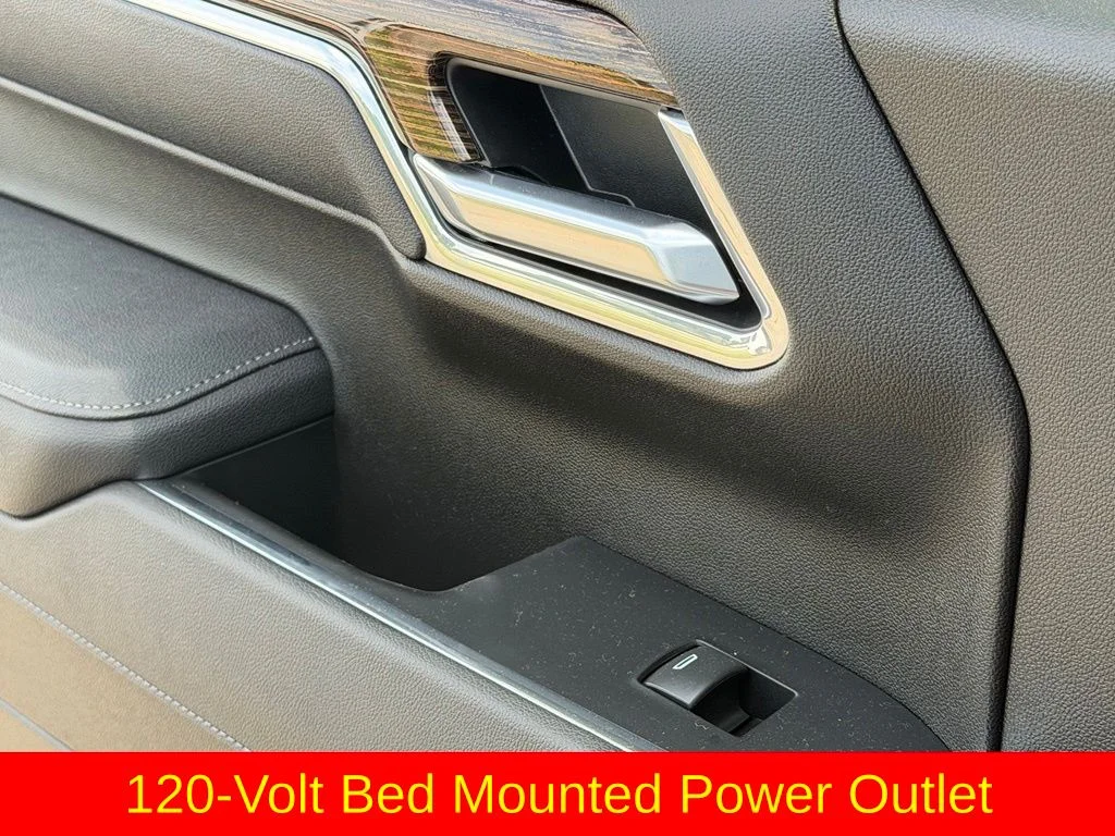 Used 2025 White GMC Elevation image 30